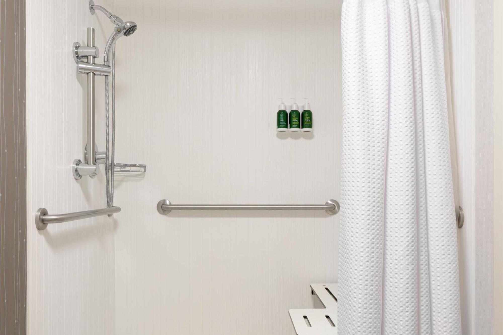 Courtyard By Marriott Lynchburg Hotel Екстериор снимка