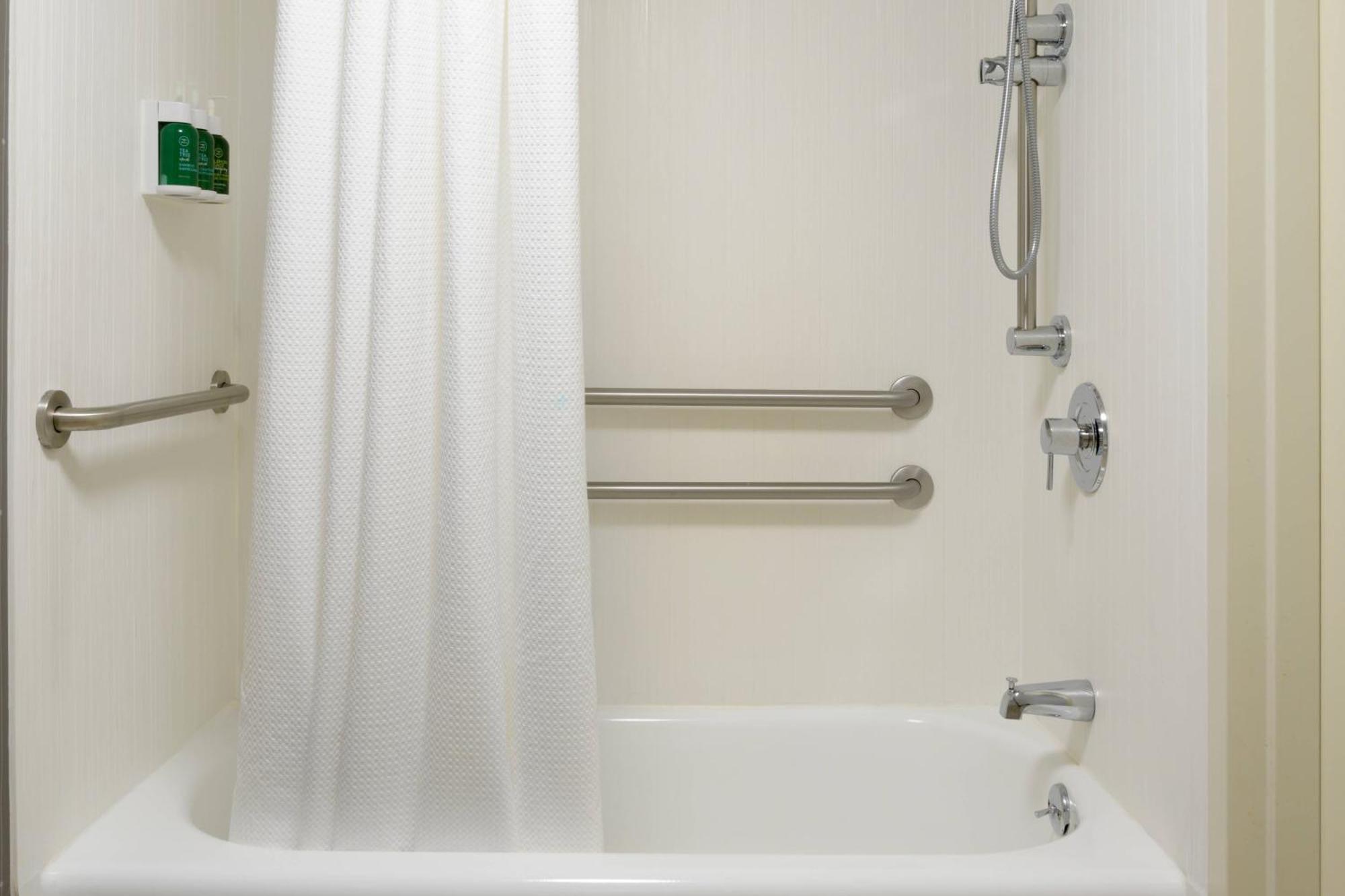 Courtyard By Marriott Lynchburg Hotel Екстериор снимка