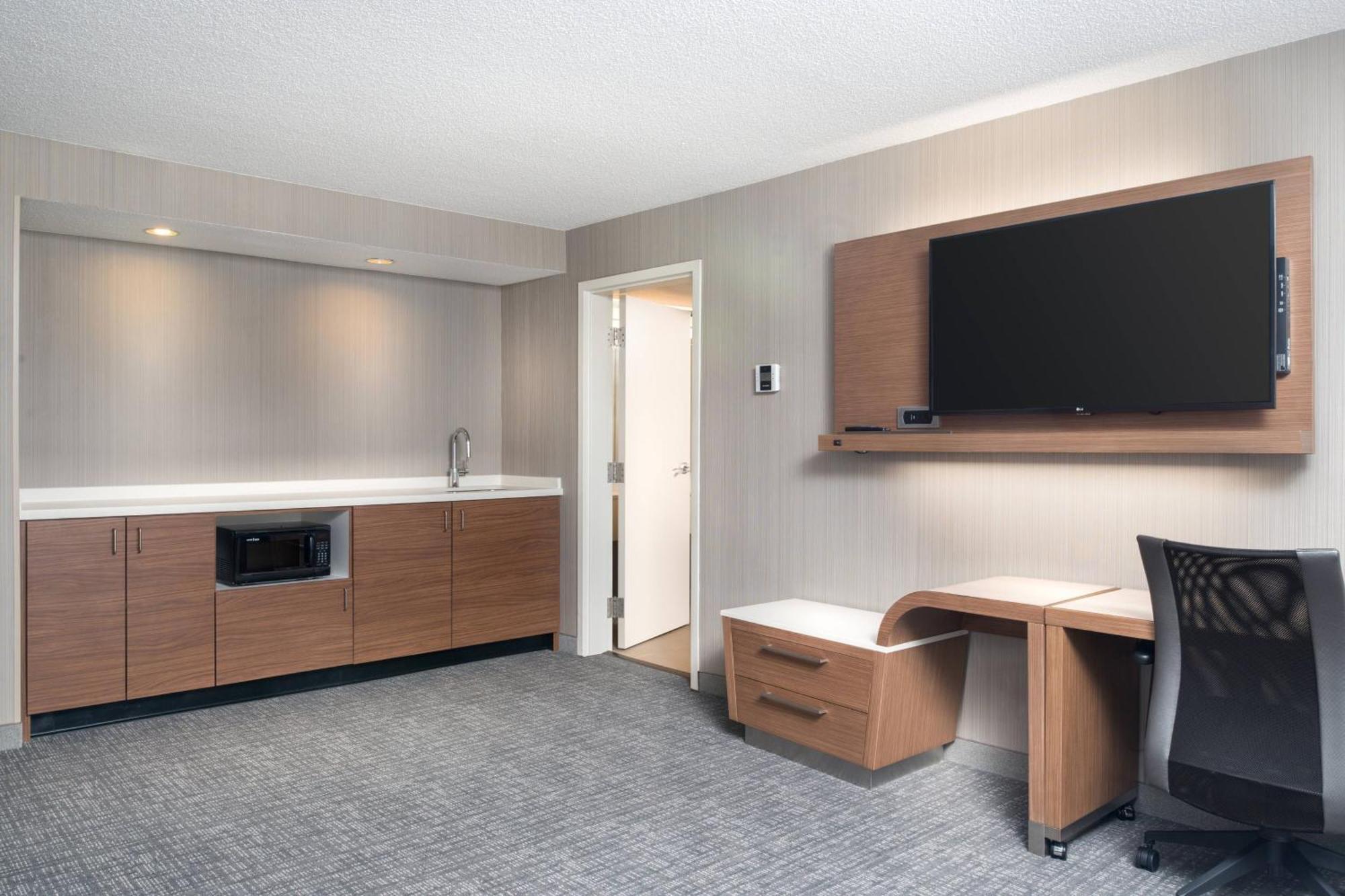Courtyard By Marriott Lynchburg Hotel Екстериор снимка