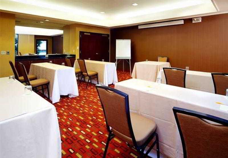 Courtyard By Marriott Lynchburg Hotel Съоръжения снимка