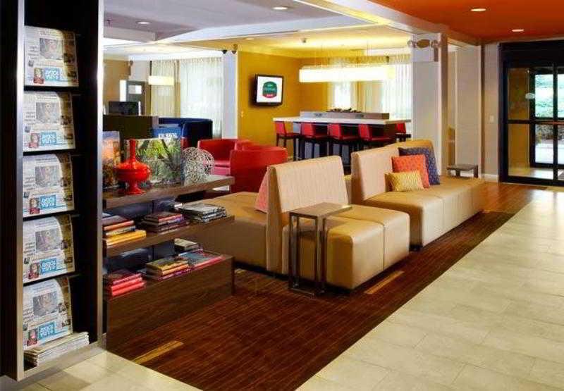Courtyard By Marriott Lynchburg Hotel Интериор снимка